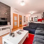 Katania Moxy Te&am Cracow Daire *