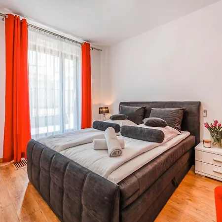 Katania Moxy Te&am Cracow קרקוב