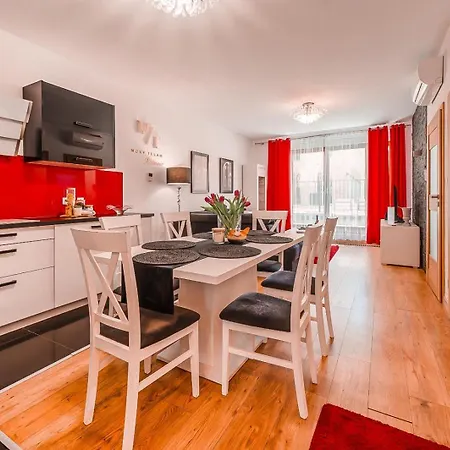 Katania Moxy Te&am Cracow *