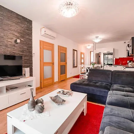 Katania Moxy Te&am Cracow 아파트 *