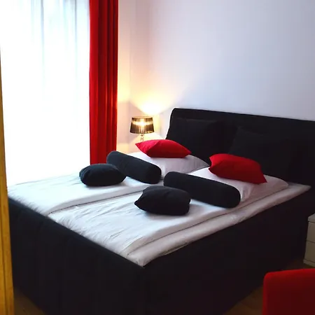 Katania Moxy Te&am Cracow קרקוב